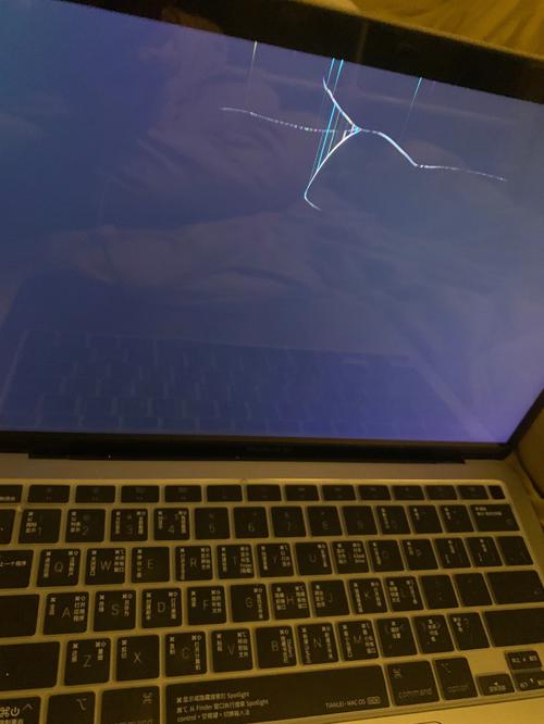 苹果笔记本碎屏多少钱维修